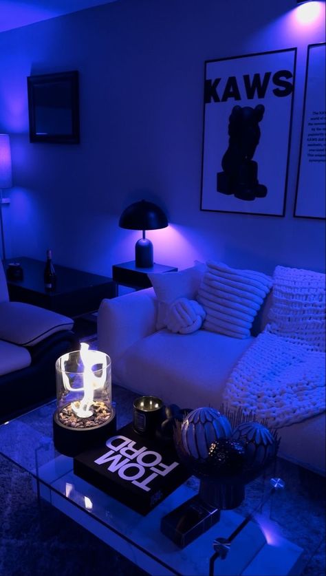 Black And Blue Room Decor, Street Wear Apartment, Room And House Decor, My Apartment Aesthetic, Blue House Decor Ideas, Male Apartment Ideas, Eclectic Apartment Decorating Ideas, Living Room Designs Navy Blue, Dream Apartment Decor Living Room