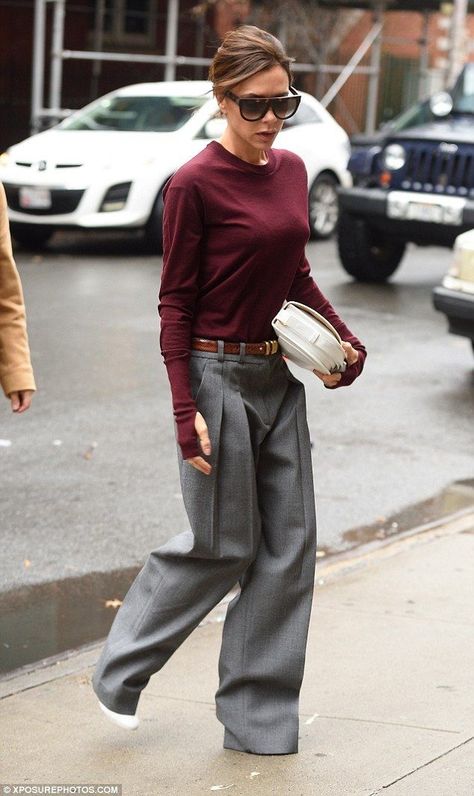 Victoria Beckham Outfits, Victoria Beckham Style, Olivia Palermo, Purple Top, Miranda Kerr, Looks Chic, Grey Pants, 가을 패션, Gigi Hadid