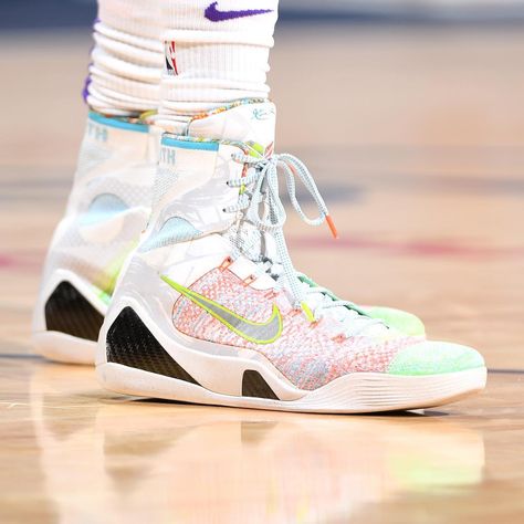 Bleacher Report Kicks on Instagram: “@Swipathefox wearing the Nike Kobe 9 Elite "What The" against Denver.” Foams Shoes Nike, Nba Sneakers, Bball Shoes, Basketball T Shirt Designs, Foams Shoes, Kobe 9, Supreme Wallpaper, Nike Slides, Bleacher Report