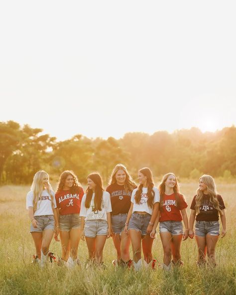 Last shoot with my 2024 rep team🥲 Definitely bitter-sweet. There are few things as sentimental as senior year and for every senior I work with I am so honored to be apart of that time in your life. I got to spend lots of time with each of these girls and can’t wait to see all the things they go on to accomplish!!! 👩🏼‍🎓 It’s with a grateful heart I wish all my 2024 grads the best and I’m excited to welcome the class of 2025 🤍 Senior Picture Ideas Class Of 2025, Senior Year Ideas, Senior Year Aesthetic, Senior Year Things, Senior Szn, Collage Pics, Squad Photos, Senior Photography Poses, Class Of 2025