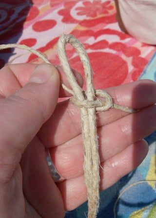 How to Make a Hemp Necklace : 5 Steps (with Pictures) - Instructables Hemp Jewelry Diy, Hemp Bracelet Diy, Hemp Bracelet Patterns, Floss Bracelets, Diy Necklaces Tutorial, Seashell Bracelet, Wire Crochet Jewelry, Diy Step By Step, Hemp Jewelry