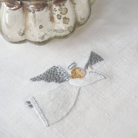 Simple White Gown, Jar Lid Cover, Long Haired Miniature Dachshund, Embroidery Mini, Driving Home For Christmas, Cottage Quilt, Hand Embroidery Kits, White Gown, Embroidery Scissors