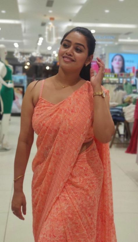 Gayatri Yuvaraj, Gayathri Yuvaraj, Tamil Selvi, Hot Women Dress, Beautiful Dresses Short, Indian Actress Hot Pics, Beautiful Smile Women, Latest Pics, Indian Beauty Saree