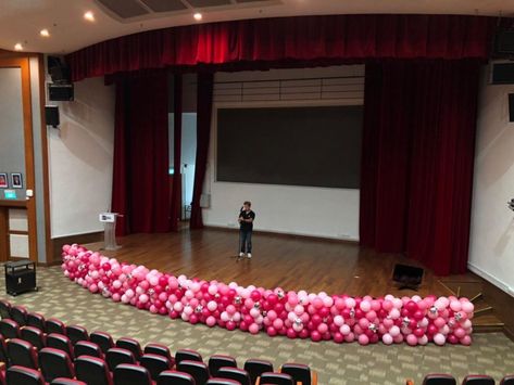 Balloon Decorations Graduation, Stage Backdrop Design, Balloon Clouds, Balloon Display, Event Stage, Balloon Stands, Barbie Theme, Balloon Delivery, Stage Backdrop