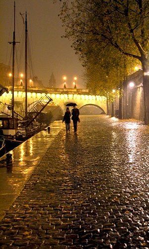 #rainy parisian romance... Walking In The Rain, Rainy Night, Paris At Night, Foto Art, Paris Travel, Two People, In The Rain, Rainy Days, Beautiful World