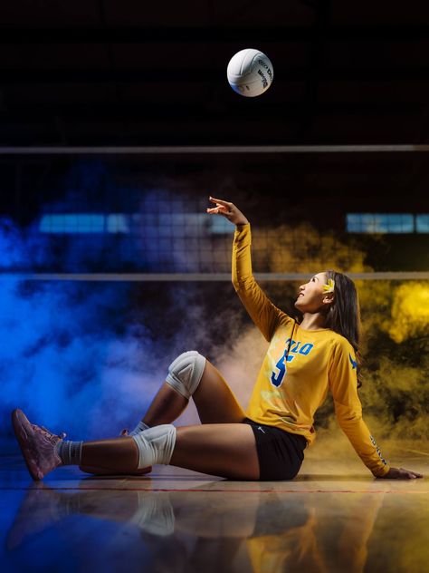 Volleyball Banners, Soccer Photography Poses, Sport Photoshoot Ideas, Volleyball Team Pictures, Sports Photoshoot, Professional Volleyball, Volleyball Photography, Volleyball Senior Pictures, Volleyball Photos