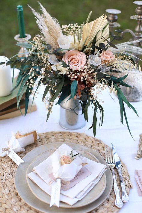 Boho Wedding Decorations, Boho Chic Wedding, Flower Centerpieces Wedding, Wedding Arrangements, Headpiece Wedding, Wedding Flower Arrangements, Boho Dekor, How To Preserve Flowers, Bridal Flowers