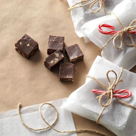 Double Chocolate Walnut Fudge Mackinac Fudge, Chocolate Walnut Fudge, Christmas Candy Homemade, Walnut Fudge, Peanut Butter Fudge Easy, Fudge Recipes Chocolate, Christmas Fudge, Homemade Food Gifts, Homemade Fudge