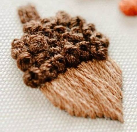 Acorn Embroidery, Woodland Embroidery, Holiday Embroidery, Basic Embroidery Stitches, Hand Embroidery Projects, Thread Art, Hand Embroidery Art, Embroidery Craft, Christmas Embroidery