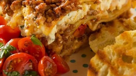 Pioneer Woman Loaf Pan Lasagna - The Pioneer Kitchen Loaf Pan Lasagna Pioneer Woman, Lasagna Loaf Pan, Ree Drummond Lasagna, Pioneer Woman Lasagna, Loaf Pan Lasagna, Lasagna With Ricotta Cheese, Pioneer Kitchen, Pan Lasagna, Lasagna With Ricotta