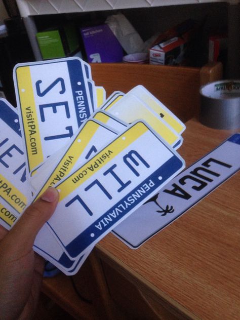 Door decs of license plates. Each license plate corresponds to the resident's home state. You really have to know your residents! College Door Decorations, Door Decs Dorm, License Plate Door Decs, Travel Door Decs, College Hall Themes, Dorm Room Name Tags, Dorm Hallway Themes, Ra Door Decorations College, College Dorm Name Tags