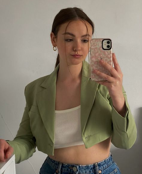 Cropped Green Blazer Outfit, Green Crop Blazer Outfit, Green Crop Blazer, Crop Blazer Outfit, Cropped Blazer Outfit, Outfit Verde, Green Blazer Outfit, Aqua Outfit, Black Ootd