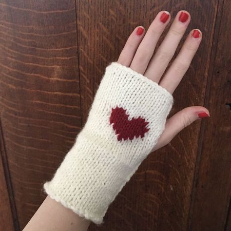 red heart hand warmers Mha Dr Self, Heart Hand Warmers, Gloves Free Pattern, Crochet Gloves Free Pattern, Diy Hand Warmers, Crochet Arm Warmers, Crochet Hand Warmers, Mha Dr, Hello Kitty Crochet