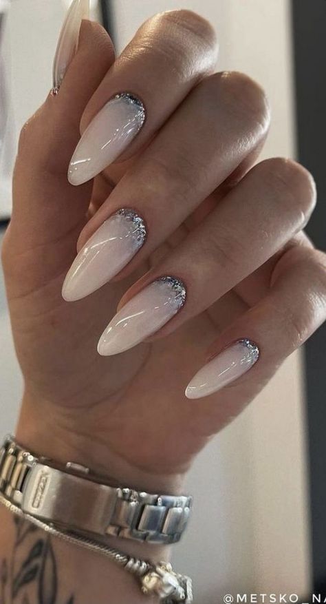 Winter Nails Nails For Christmas White, Christmas Nails Winter White, White Nails For Winter, Nails Winter 2024, Nails Winter White, Christmas White Nails, Nails Inspo Winter, Winter White Nails, Christmas Nails White