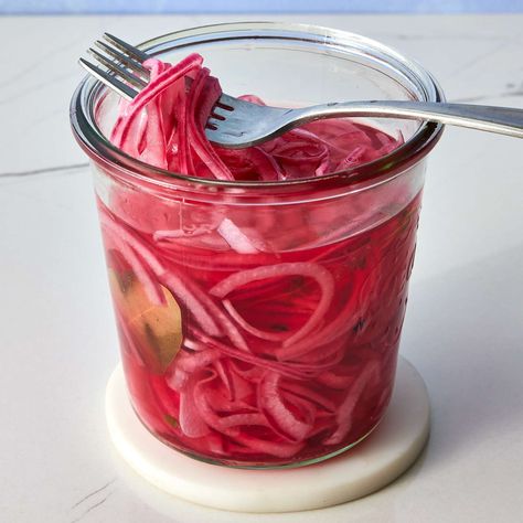 Best Pickled Red Onions, Pickled Red Onion, Quick Pickled Red Onions, Spoon Fork Bacon, Dessert Smoothie, Lunch Appetizers, Pickled Red Onions, Red Onions, Pickled Onions