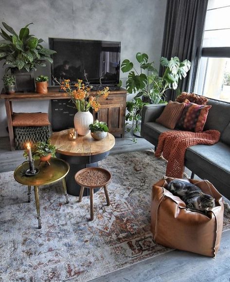 Bohemian Living Room Decor, Lots Of Plants, Warm Home Decor, Bohemian Living, Bohemian Living Room, Design Industrial, A Living Room, Cool Rooms, Modern Industrial