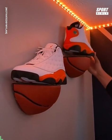 Basketball Themed Room Ideas, Upcycled Basketball Ideas, Nba Bedroom Ideas, Diy Basketball Decor, Basketball Boys Room, Nba Bedroom, Sports Bedroom Ideas, Boys Basketball Room, Streetwear Room