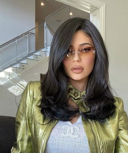 Kylie Jenner Haircut, Kylie Jenner Short Hair, Kylie Hair, Kylie Jenner Hair, Shoulder Hair, Haircuts For Medium Hair, Chanel Accessories, Short Hair Haircuts, Medium Hair Cuts