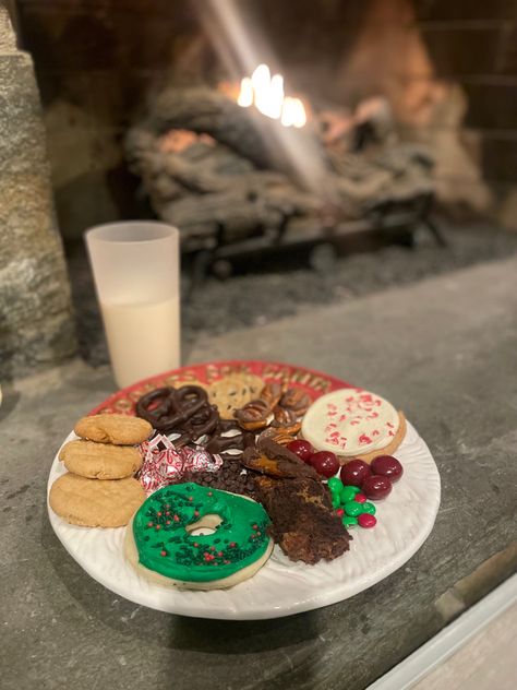 Cookies For Santa Aesthetic, Cookies And Milk Christmas, Cookies And Milk For Santa, Milk And Cookies For Santa, Xmas Vibes, Cookies And Milk, Cookies For Santa, Christmas Tradition, Milk Cookies