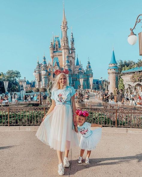 Birthday At Disney World Outfit, Walt Disney World Family Outfits, Disneyland Princess Outfit, Mom Disney Outfit Winter, Disney Summer Outfits Women, Disney Family Outfits Matching, Disney Princess Outfits Women, Magic Kingdom Outfits Women, Winter Disney World Outfits