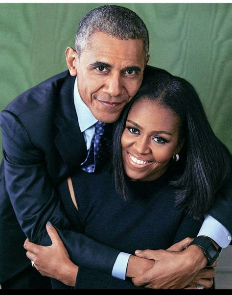 Going to miss these two! The epitome of grace and class! 😢💖 Barack Obama Family, Michelle And Barack Obama, First Ladies, Obama Family, Black Presidents, Barack And Michelle, Afrikaanse Mode, American Presidents, Blue Mountain