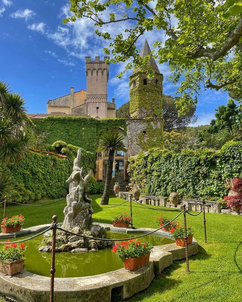 Villa Cimbrone on Instagram: ““A hidden gem in the heart of #AmalfiCoast #Ravello @villacimbrone “ ✨🇮🇹” Villa Cimbrone Ravello, Limoncello Spritz, Amalfi Coast Itinerary, Villa Cimbrone, Pompeii Ruins, Cool Restaurant, Cocktails Bar, Summer Afternoon, Hotel Boutique