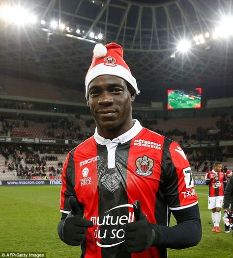 Football Christmas Pfp, Rare Football Photos, Mario Balotelli Wallpaper, Cold Photos, Football Pfp, Why Always Me, Football Celebrations, Mario Balotelli, Christmas Pfp