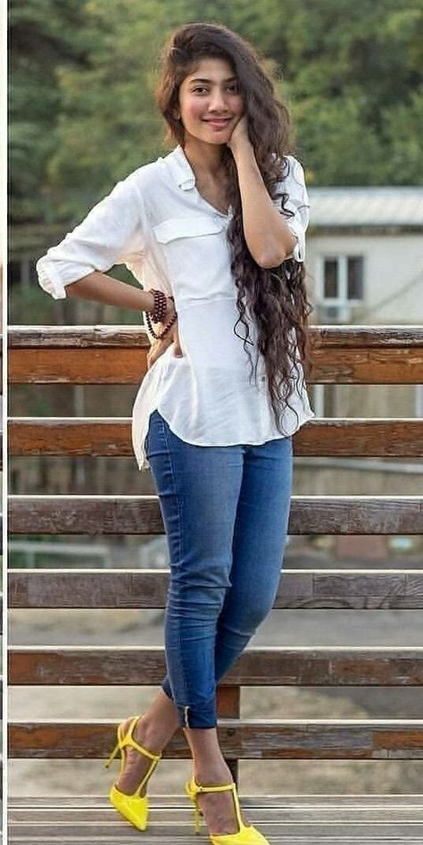 Jeans Tops Indian Style, Shirt And Jeans Women, Tops Indian, Star Outfit, Sai Pallavi, Trendy Outfits Indian, Tight Dress Outfit, Celebrity Casual Outfits, Stylish Photo Pose