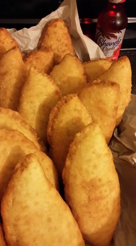 Aloo Pie Guyanese Snacks, Bread Puffs, Aloo Pie, Trinidad Food, Guyanese Recipes, Processor Recipes, Trinidad Recipes, Fried Bread, Trini Food