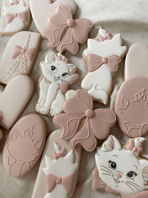 Birthday cookies paris cookies hearts aristo cat birthday Marie Themed Birthday Party, Make Up Theme Birthday Party, Aristocrats Marie Birthday, Marie The Cat Birthday Theme, Marie Cat Aesthetic, Marie Aristocats Birthday Party, Aristocrats Party, Marie Cat Birthday Party, Marie Birthday Party