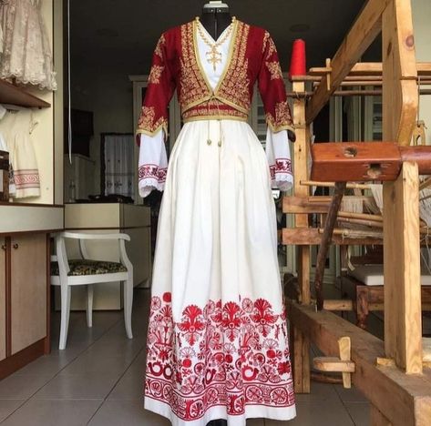 Traditional Greek Clothing, Greek Outfit, Greek Traditional Dress, Outfit Traditional, Greek Costume, Folk Clothing, Greek Clothing, Traditional Fashion, Folk Costume