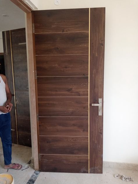 Ply Doors Design, Plywood Gate Design, Door With Golden Strip, Flash Door Design Sunmica, Sanmaika Design For Door, Door Sunmica Design, Flush Door Design Modern Sunmica, Sunmica Door Designs, Mica Door