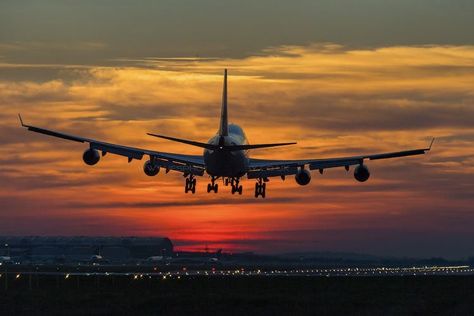 Hartsfield–jackson Atlanta International Airport, Plane Wallpaper, Klm Airlines, Airplane Painting, Atlanta Airport, Airplane Wallpaper, Miami International Airport, Airplane Photography, Airplane Art