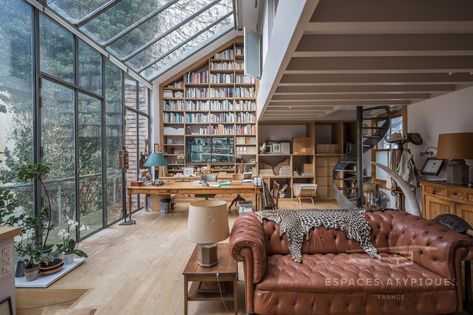 Loft Apartment Decorating, Home Library Design, Apartment In Paris, Loft Apartment, Home Modern, Home Library, House Inspo, Dream Home Design, 인테리어 디자인