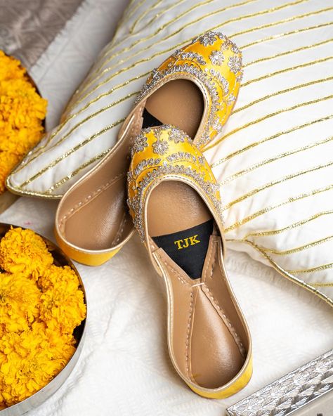 Introducing “RUBA” our exquisite yellow jutti adorned with stunning silver kora work and intricate 3d diamontee detailing. Elevate your style with our handcrafted footwear, perfect for any occasion. Shop now and experience. Shop now at www.tjkdesigns.co -Worldwide delivery. -Cash on delivery available across Pakistan. -TJK offers customisation as well. . . . . . #tjkdesigns #tjkwomen #tjkbymaham #styleinspo #juttis #ootd #designershoes #khussa #handmade #madetoorder #instagram #traditiona... Yellow Jutti, Designer Shoes, Shop Now, Fashion Inspo, Yellow