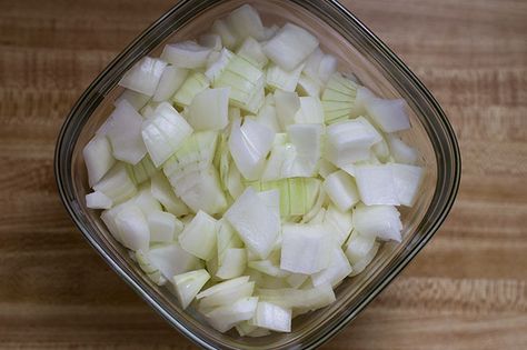 How To Store Chopped Onions In Fridge, How To Store Chopped Onions, Dinner Grown, Greek Green Beans, Storing Onions, How To Store Tomatoes, Refrigerator Pickle Recipes, Sauteed Tomatoes, Potatoes Tomatoes