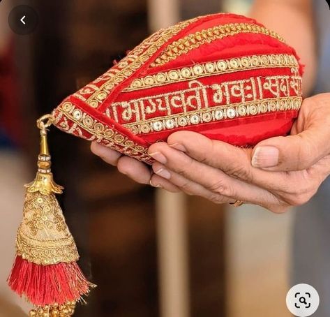 #samayu Coconut Decoration, Dried Coconut, Wedding Platters, Indian Wedding Gifts, Thali Decoration Ideas, Indian Wedding Favors, Trousseau Packing, Wedding Gift Pack, Creative Wedding Gifts