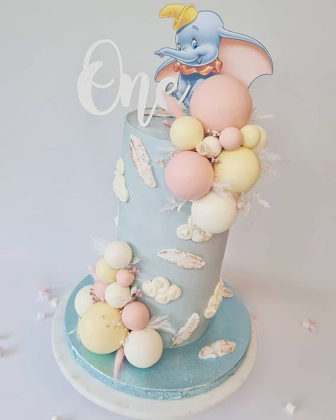 Dumbo Baby Shower Cake, Dumbo Gender Reveal, Dumbo Cakes, Dumbo Birthday Cake, Dumbo Baby Shower Ideas, Dumbo Baby Shower Theme, Birth Cake, Dumbo Cake, Dumbo Nursery