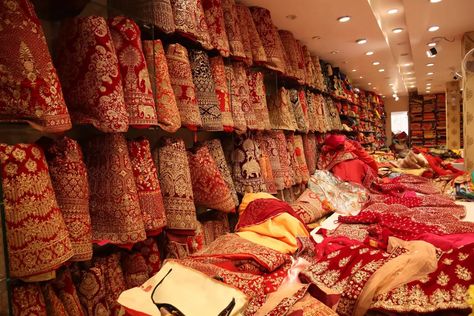 10 Best Markets You Need to Visit for Wedding Shopping in Mumbai Christmas In Mumbai, Banglore Shopping, Places In Mumbai, Mumbai Shopping, Street Shopping In Mumbai, Mumbai Shopping Market, Shopping In Mumbai, Mumbai Famous Places, Ethnic Wear Indian