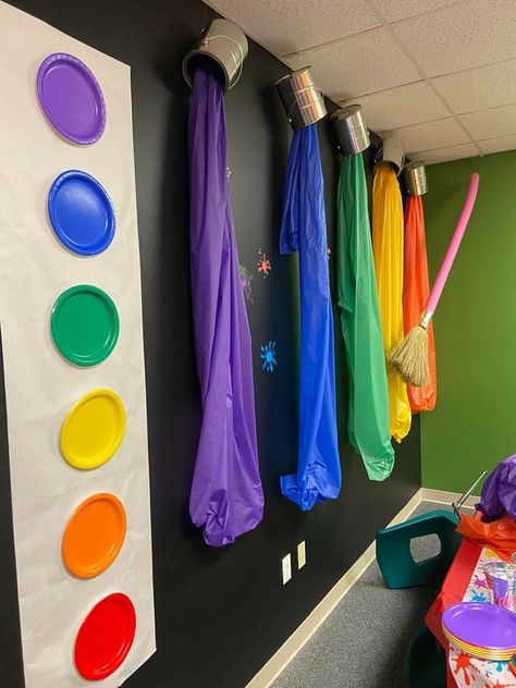 Hallway Art Display School, Art Theme Decoration Ideas, Sparks Studio Vbs Decorations, Art Theme Trunk Or Treat, Art Theme Classroom Decorations, Paint Theme Classroom Decor, Rainbow Boards Classroom Decor, Preschool Vbs Themes, Paint Themed Classroom