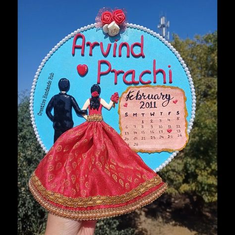 The wait for the Perfect gift ends here!🎁💝 Dispatched✈️ 💙CUSTOMISED COUPLE NAMEPLATE💙 Wanna place order??? DM now 📥 ✳️Base- Mdf Board ✳️Size- 10 inches base ✳️Clay work ✳️Medium - Acrylic ✳️Ready to hang ✳️ Varnished to protect from dust and moisture Can be completely Customised as per your requirements 🥰 So....what are you waiting for....Place your order now😍😍🛍️ #nameplate #diycustomisedgift #creativehandmadehub Nameplate For Home, Diy Nameplate, Couple Gift Ideas, Fairy Bed, Canvas Art Painting Abstract, Clay Arts, Embroidery Hoop Art Diy, Art And Craft Videos, Clay Work