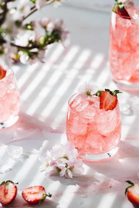 Strawberry Gin And Tonic, Grapefruit Gin And Tonic, Best Gin And Tonic, Replica Surfaces, Leftover Strawberries, Strawberry Gin, Strawberry Simple Syrup, Simple Syrup Cocktails, Tonic Recipe