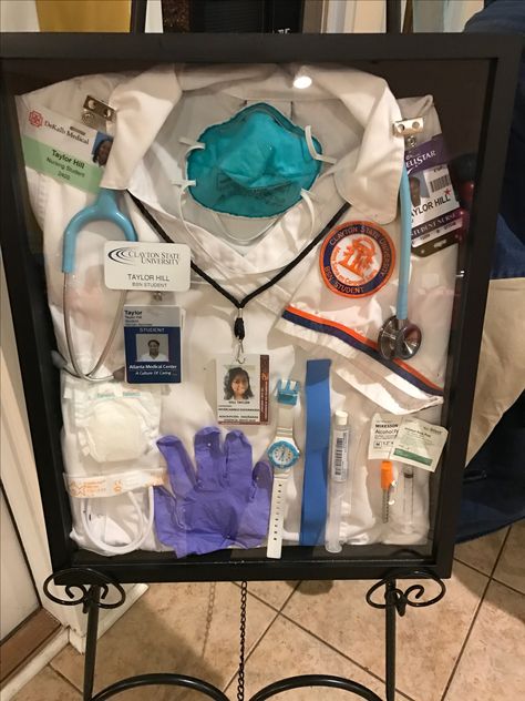 Nursing Shadow Box Ideas, Nursing School Shadow Box Ideas, Nursing Grad Gifts Ideas, Nursing Pinning Ceremony Outfit, Lvn Graduation Pictures, Medical School Graduation Party, Nurse Graduation Party Decorations, Nursing School Graduation Pictures, Nurse Ideas