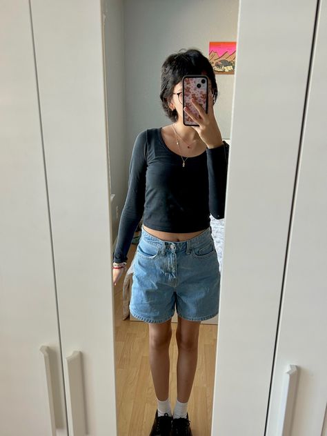 Black Jean Shorts Outfit, Shorts And Long Sleeve, Long Sleeve Black Shirt, Jean Short Outfits, Denim Shorts Outfit, Slouch Socks, Black Jean Shorts, Women Shorts, Black Long Sleeve Shirt