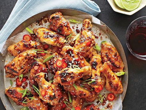 Asian-Ginger Wings Honey Sriracha Chicken Wings, Baked Honey Garlic Chicken, Honey Garlic Chicken Wings, Slow Cooker Asian, Slow Cooker Appetizers, Honey Sriracha Chicken, Garlic Chicken Wings, Serrano Pepper, Honey Sauce