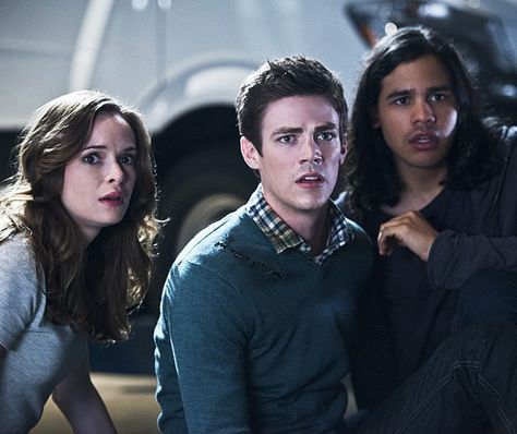 The Flash #1.7 #Season1 - Caitlin, Barry & Cisco The Flash Caitlin, Barry And Caitlin, The Flash Season 1, Cisco Ramon, The Flash Grant Gustin, The Flash Season, Flash Tv Series, Dc Legends, Danielle Panabaker