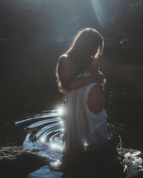 celeste shiels photography - dreamy ethereal maternity water goddess aesthetic pregnancy photoshoot Maternity Photo Shoot Water, Witchy Pregnancy, Water Pregnancy Photoshoot, Pregnancy Aesthetic Black, Maternity Shoot In Water, Maternity Photography In Water, Nature Maternity Shoot, Pregnancy Aesthetic, Fairy Maternity Shoot