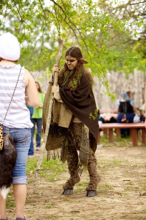 faun, i love how this looks! i so wanna go to something like this!!!! Faun Ears, Satyr Costume, Faun Costume, Druid Costume, Spirit Costume, Ren Faire Costume, Character Costume, Fair Outfits, Ren Fair