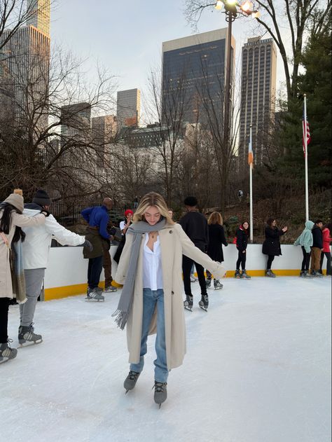 #iceskating #winteroutfit #nyc #centralpark Ice Skating Nyc Outfit, Nyc Winter Outfits Ice Skating, Ice Skating Rockefeller Center Outfit, Nyc Ice Skating Outfit, Ice Skating Rink Outfit, Iceskating Cute Outfits, Ice Rink Outfit, Ice Skating Photo Ideas, Ice Skating Aesthetic Outfit