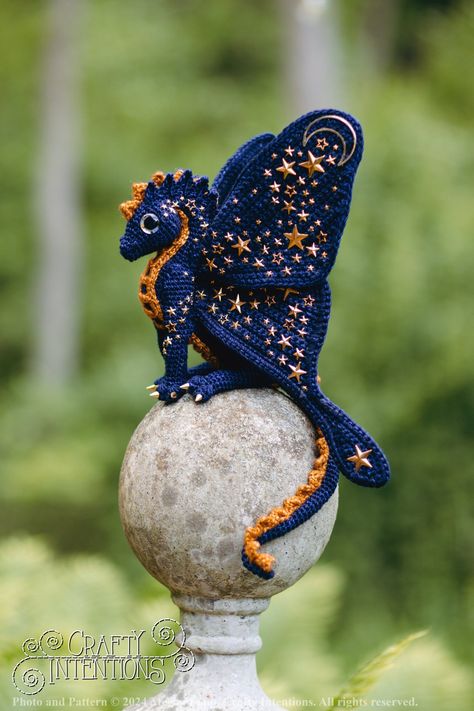 Crochet Cute Dragon, Crochet Dragon Amigurumi, How To Train Your Dragon Crochet, Crochet Wings Pattern, Crochet Dragon Wings, Crochet Patterns Dragon, Free Dragon Crochet Pattern, Butterfly Crochet Pattern Free, Crochet Dragon Free Pattern